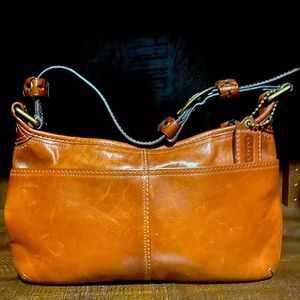 COACH Vintage brown Leather Hobo Handbag with brass hardware.